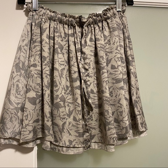 Talula (Aritzia) Skirt - Picture 2 of 6